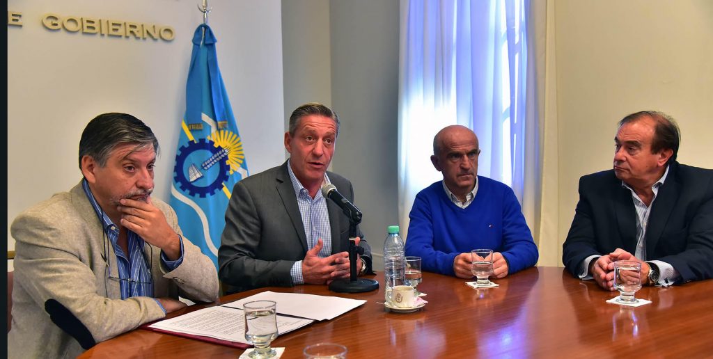 Arcioni anunció un paquete de medidas para reducir el gasto público