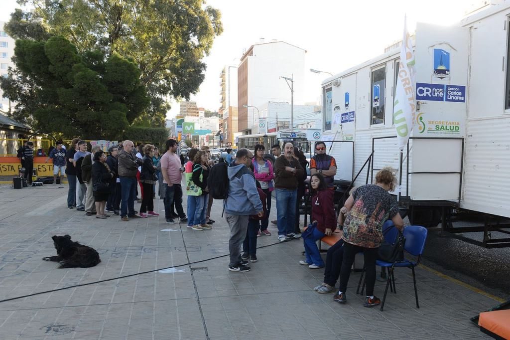 Exitosas jornadas de salud en la plaza de la Escuela N° 83