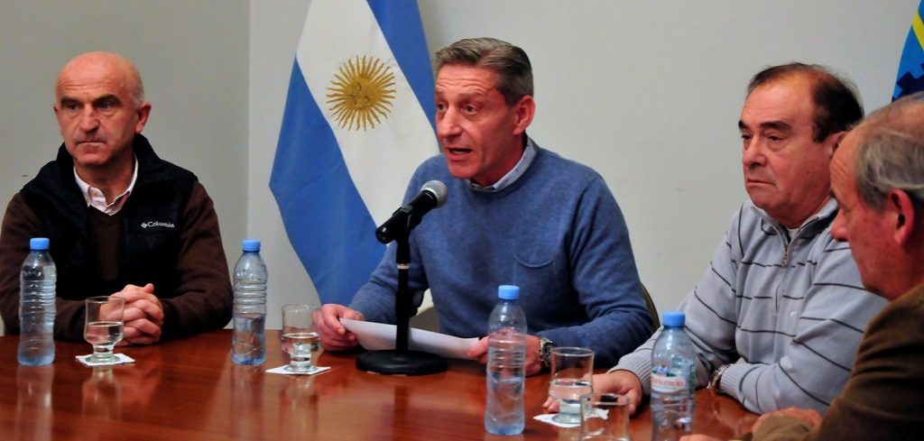Arcioni le pidió “razonabilidad” a los gremios ante la situación financiera de la provincia