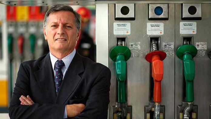 Aranguren pedirá a las petroleras posponer el aumento de combustibles