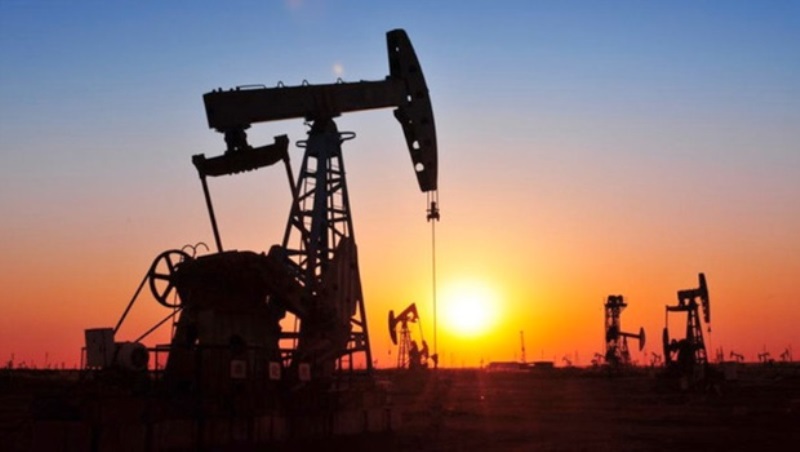 El petróleo aumenta tras la caída de los stocks en EEUU