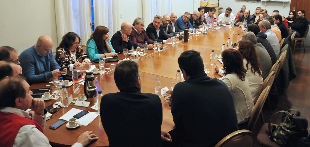 Arcioni presidió reunión de gabinete y solicitó mayor presencia en toda la Provincia