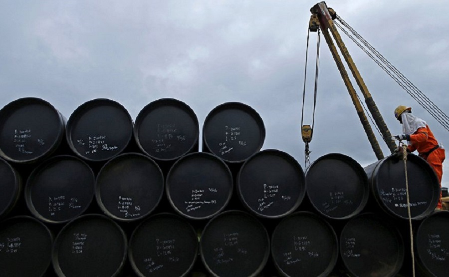 El petróleo retrocede por efectos moderados de la tormenta Gordon