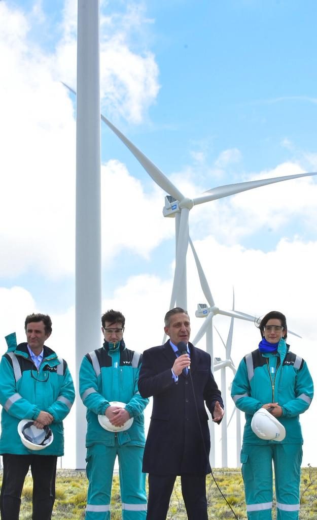 Arcioni inauguró con Macri el Parque Eólico Manantiales Behr