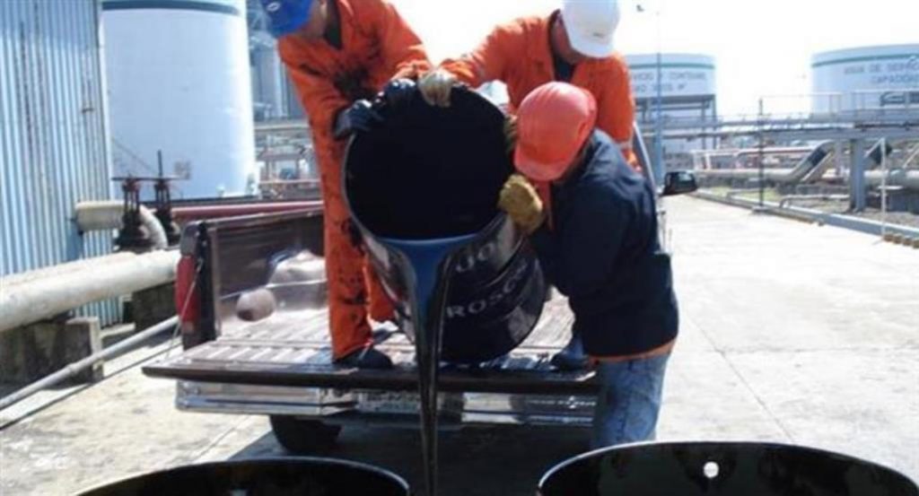 Más presión para las naftas: El petróleo Brent tocó máximo de octubre de 2014