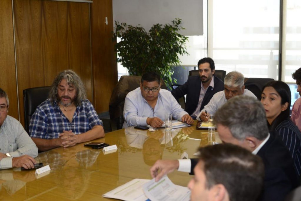 “Vamos a esperar la inflación de marzo para cerrar los números del aumento”