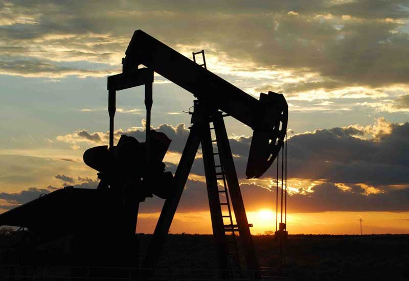 El petróleo cae tras aumento de stocks de EEUU