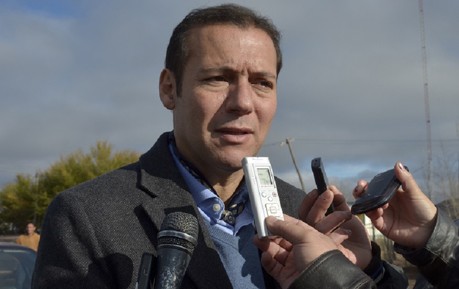 Gutiérrez pidió suspender despidos petroleros por 90 días