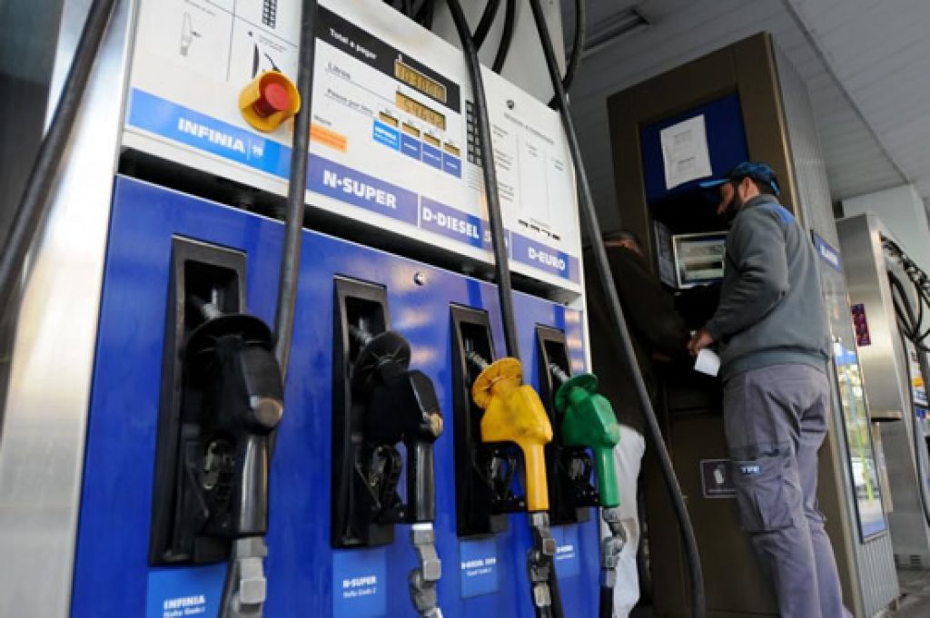 Impuesto a los combustibles: preocupa el impacto del aumento en las finanzas de YPF