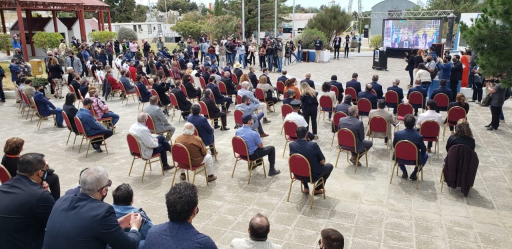 Con un gran acto, se conmemoró el 113° aniversario del descubrimiento del Petróleo en Comodoro