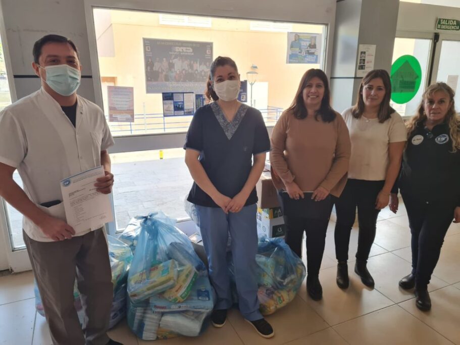 La Secretaría de la Mujer del Sindicato Petrolero entregó donaciones a Pediatría del Hospital Regional