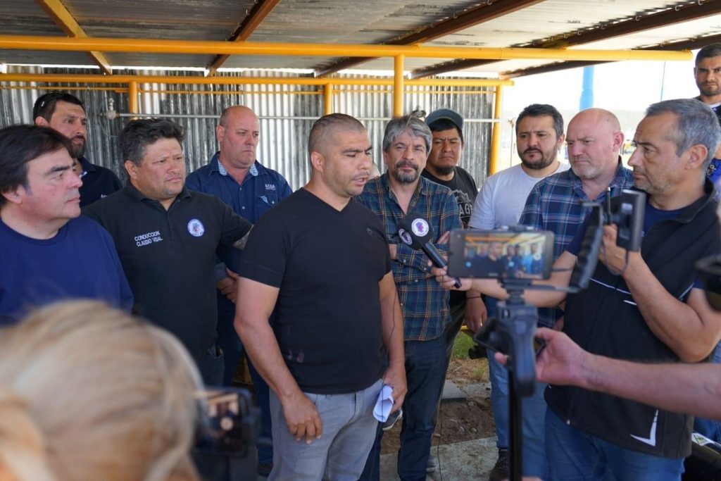 Dirigentes petroleros, diputados y concejales se manifestaron contra Alicia y Tecpetrol por “vaciar los recursos de los santacruceños”