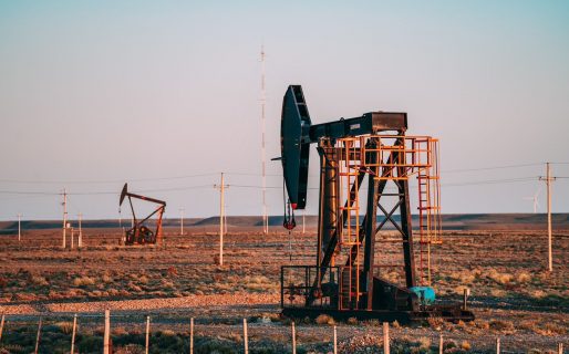 El petróleo salta más de 6% tras un sorpresivo anuncio de recorte de producción de los paíes de la OPEP