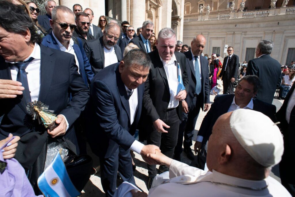 Ávila visitó al Papa Francisco y pidió la bendición para los trabajadores