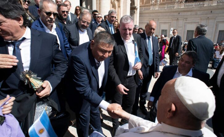 Ávila visitó al Papa Francisco y pidió la bendición para los trabajadores