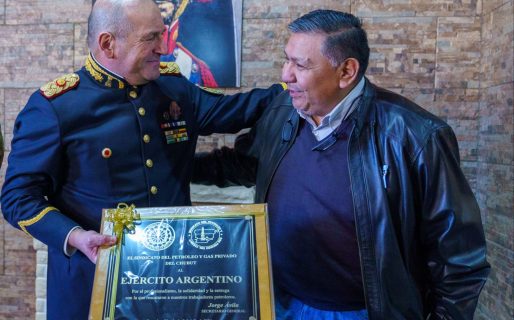 Los Petroleros reconocieron la solidaridad del Ejército Argentino y entregaron aportes para compra de indumentaria