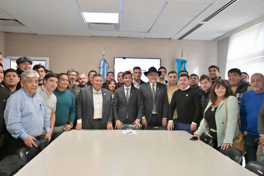 Ávila y el Gobernador impulsan el desarrollo sustentable de la Cuenca con un acuerdo clave que garantiza la Paz Social